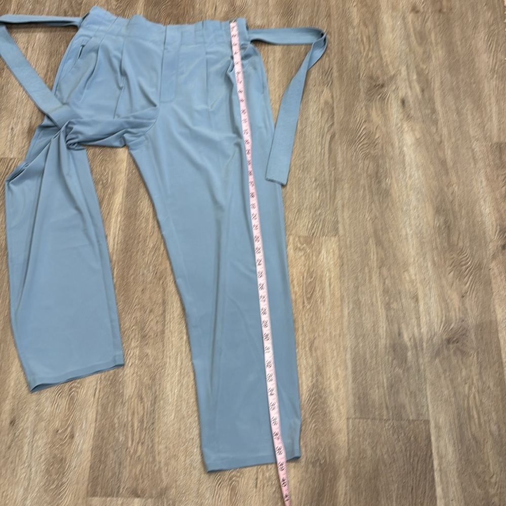 Athleta Skyline Feather Weight Belted Pant. Size 8. - Picture 9 of 10